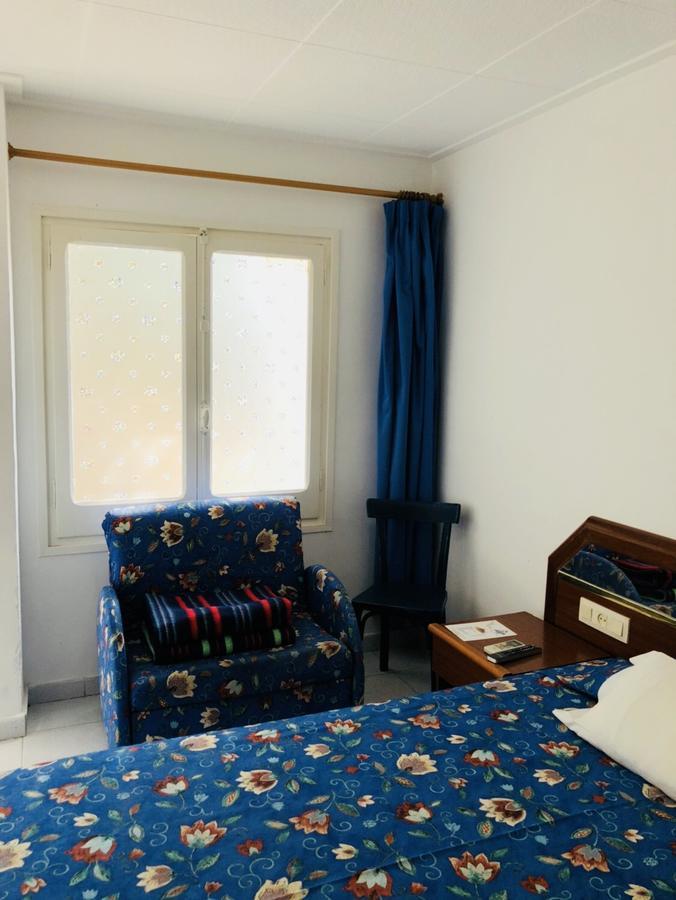 Hostal Univers Calella Extérieur photo