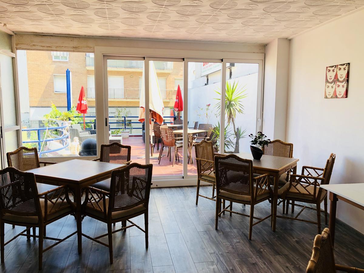 Hostal Univers Calella Extérieur photo
