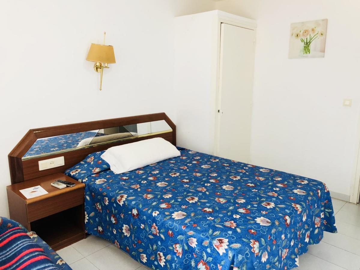 Hostal Univers Calella Extérieur photo