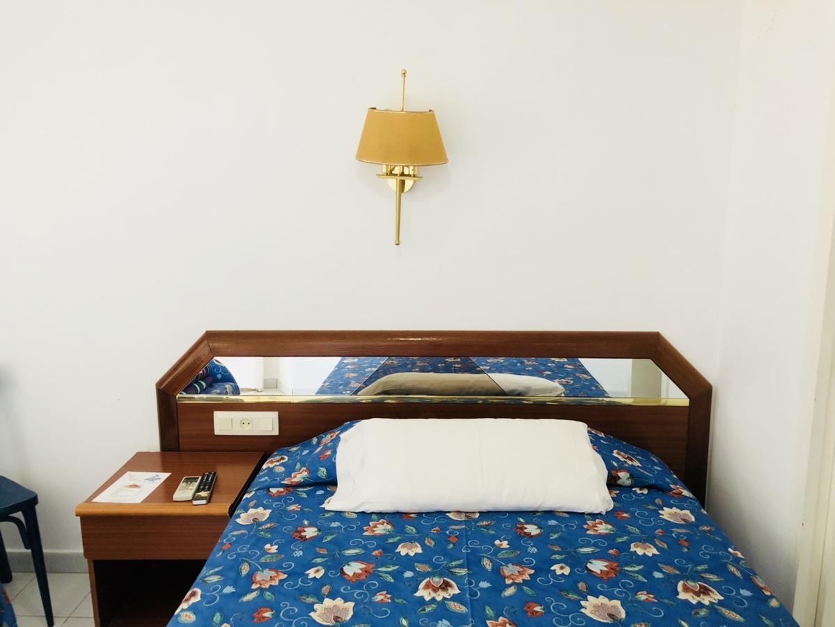 Hostal Univers Calella Extérieur photo