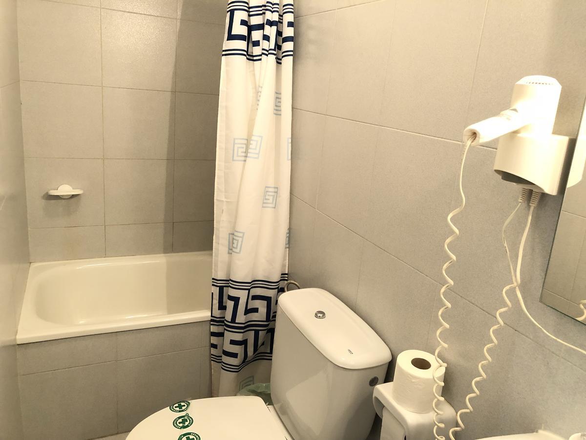 Hostal Univers Calella Extérieur photo