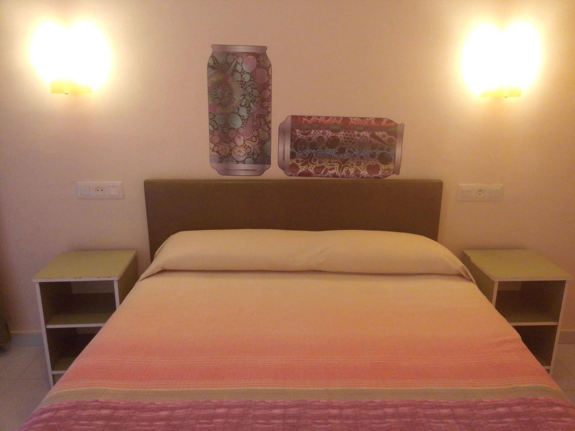 Hostal Univers Calella Extérieur photo